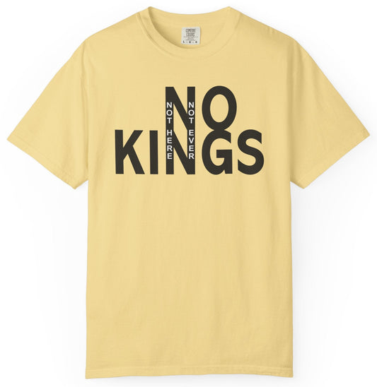 T-shirt with 'NO KINGS' text