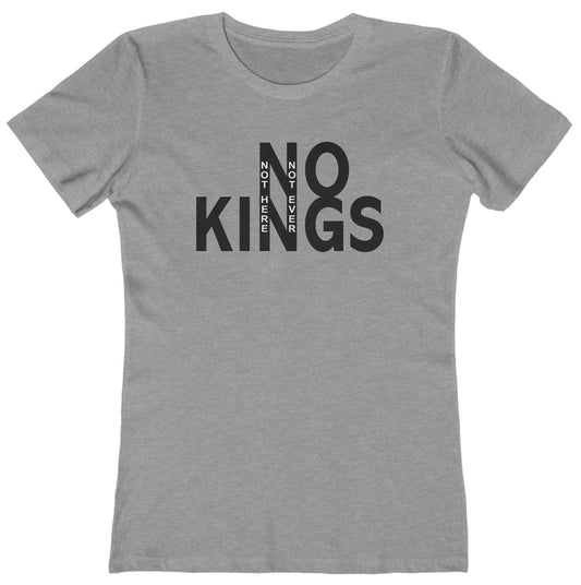 T-shirt with 'NO KINGS' text