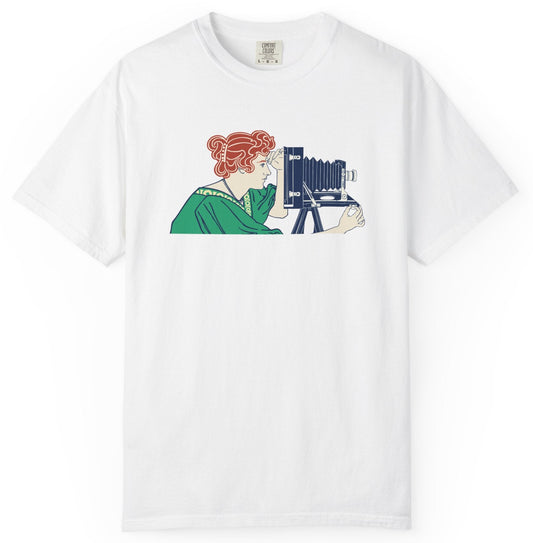 T-shirt with retro graphic of a photographer