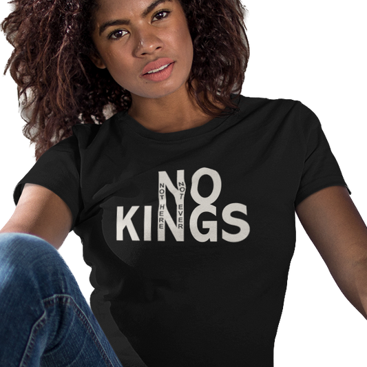 T-shirt with 'NO KINGS' text
