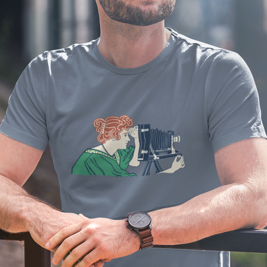 T-shirt with retro graphic of a photographer
